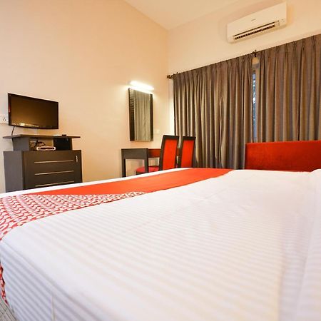 Super Townhouse Mookkannoor Tourist Home Angamaly Bagian luar foto