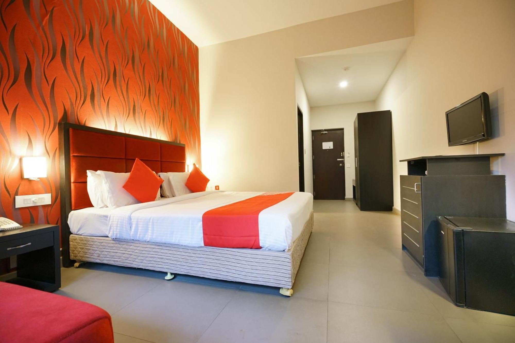 Super Townhouse Mookkannoor Tourist Home Angamaly Bagian luar foto