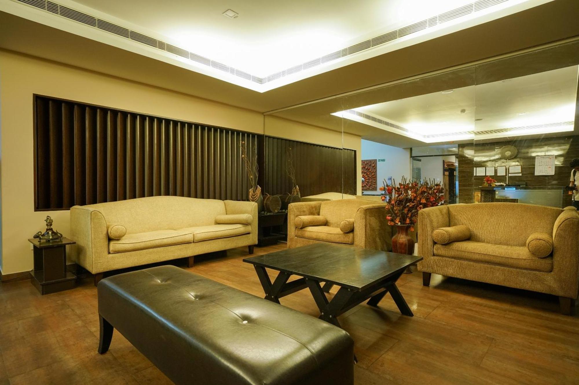 Super Townhouse Mookkannoor Tourist Home Angamaly Bagian luar foto