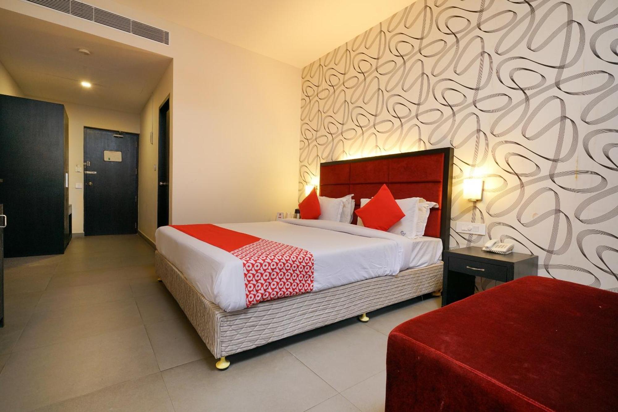 Super Townhouse Mookkannoor Tourist Home Angamaly Bagian luar foto